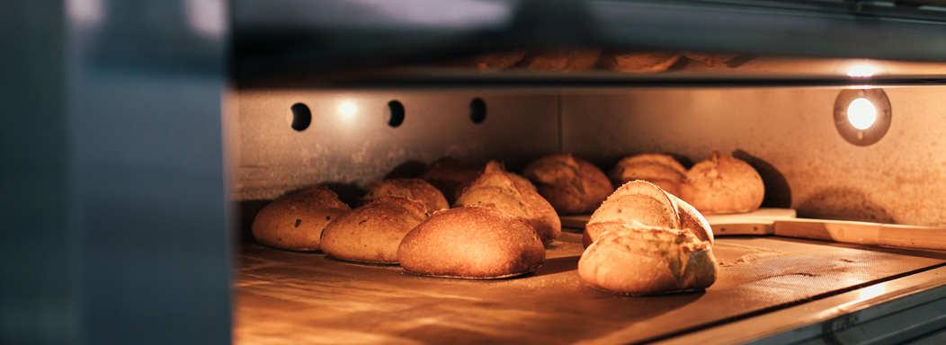 Four BAKELUX avec pains en cuisson